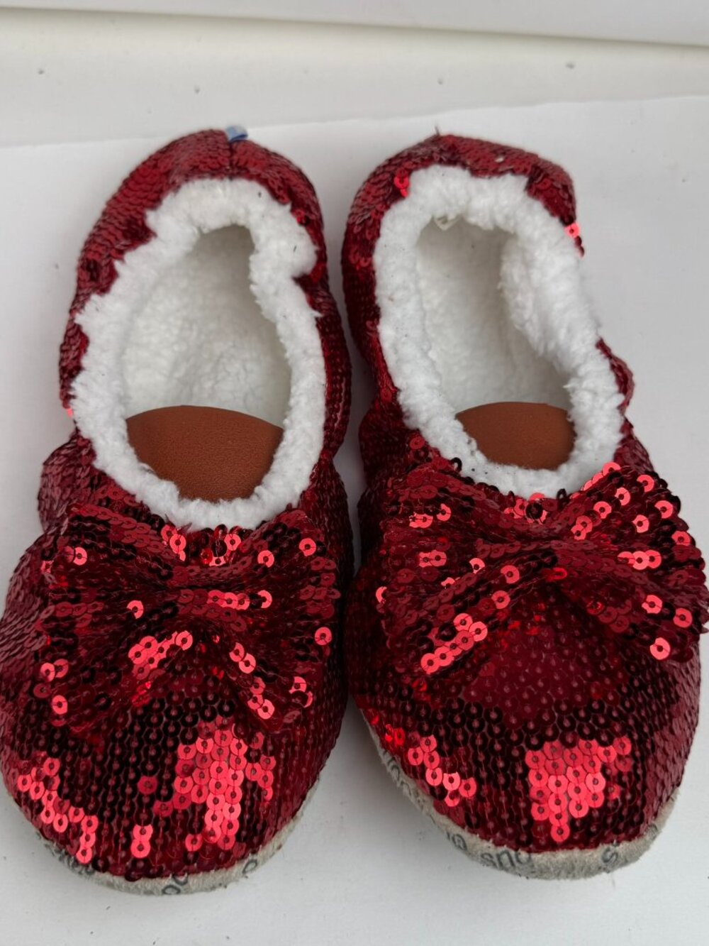 Snoozies Women's Red Sequin Bow Slippers House Shoes Size Large (9-10) Damage